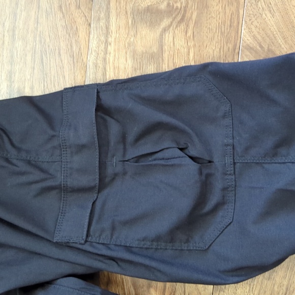 Duluth Trading Co Capri Pants - Picture 4 of 9